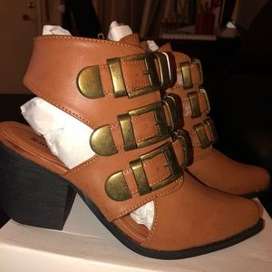 Buckle Ankle Tan Booty